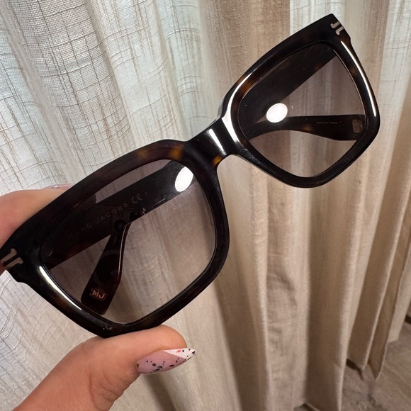 Marc Jacobs Sunglasses - Picture 8 of 8